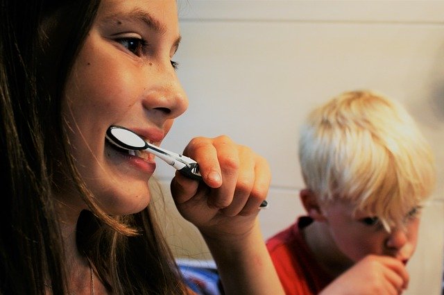 Bolavé dásně - co na ně pomůže