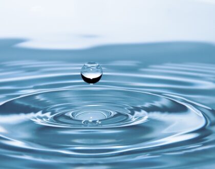 Voda: Co ji v těle kompenzuje a snižuje únavu?