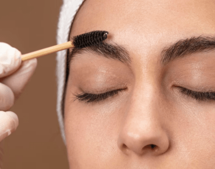 Jak vytvořit soap brows neboli mýdlový efekt obočí? Vyzkoušejte nový trend