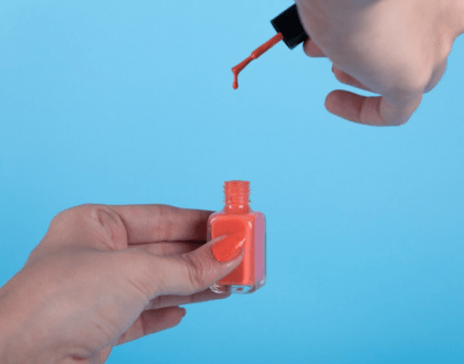 Co dělat s laky na nehty, které zhoustly?